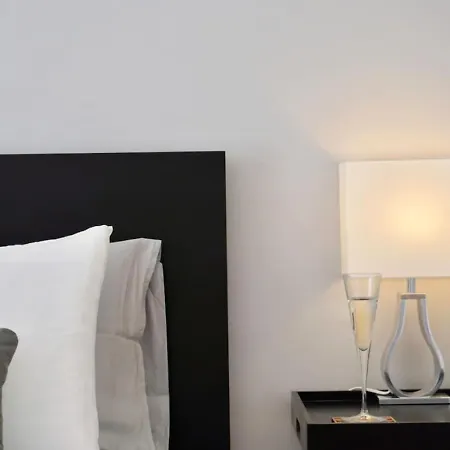 At The Marina شقة