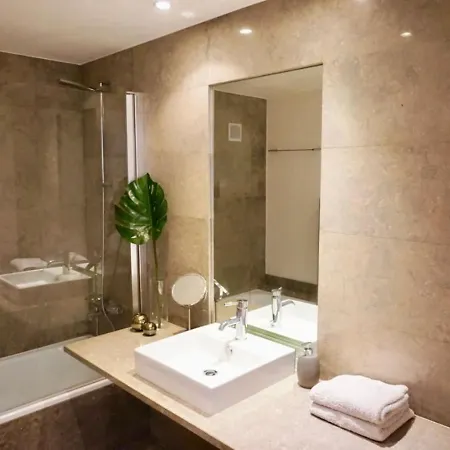 Апартаменты At The Marina