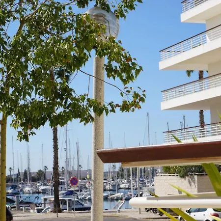 Апартаменты At The Marina