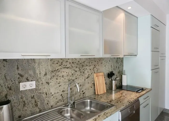 At The Marina شقة *