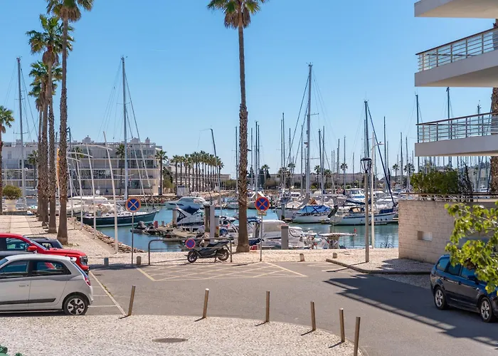 At The Marina Appartamento